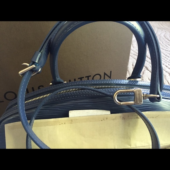 This LV purse is great for crossbody or with the handle. Looks brand new. - Picture 2 of 5